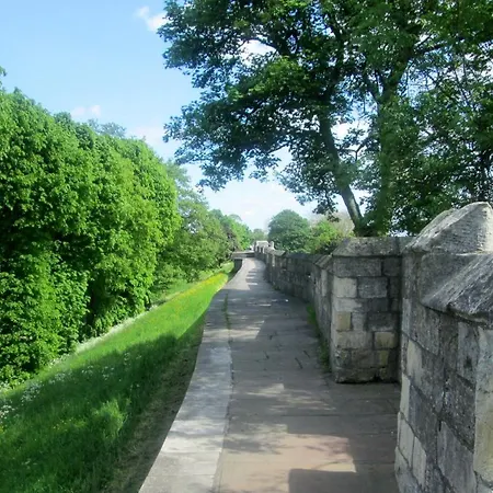 Victoria Bar Within The Walls Free Parking