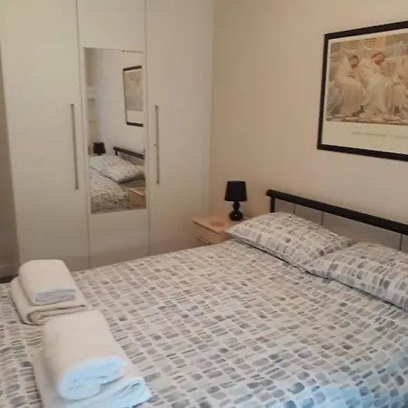 Victoria Bar Within The Walls Free Parking *